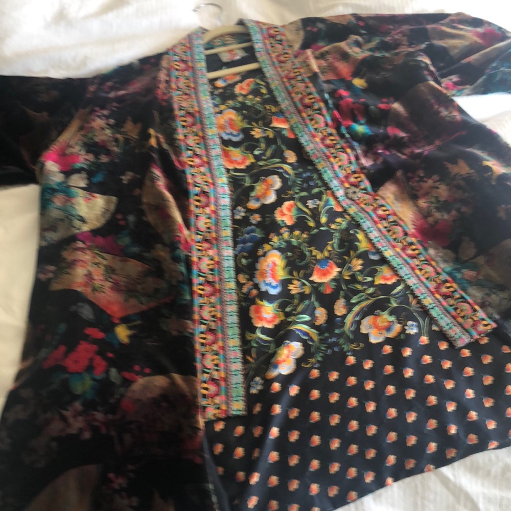 Johnny Was Velvet Reversible Kimono winter 2019, fits like XL.,worn x2, pockets